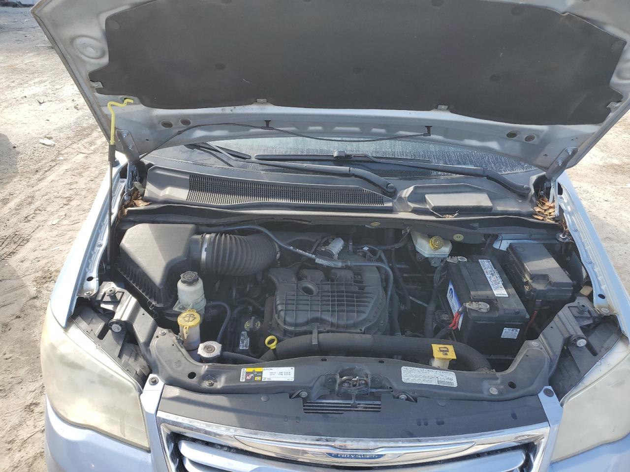 2013 Chrysler Town & Country - Image 12