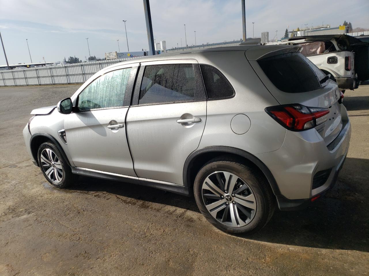 2024 Mitsubishi Outlander - Image 2