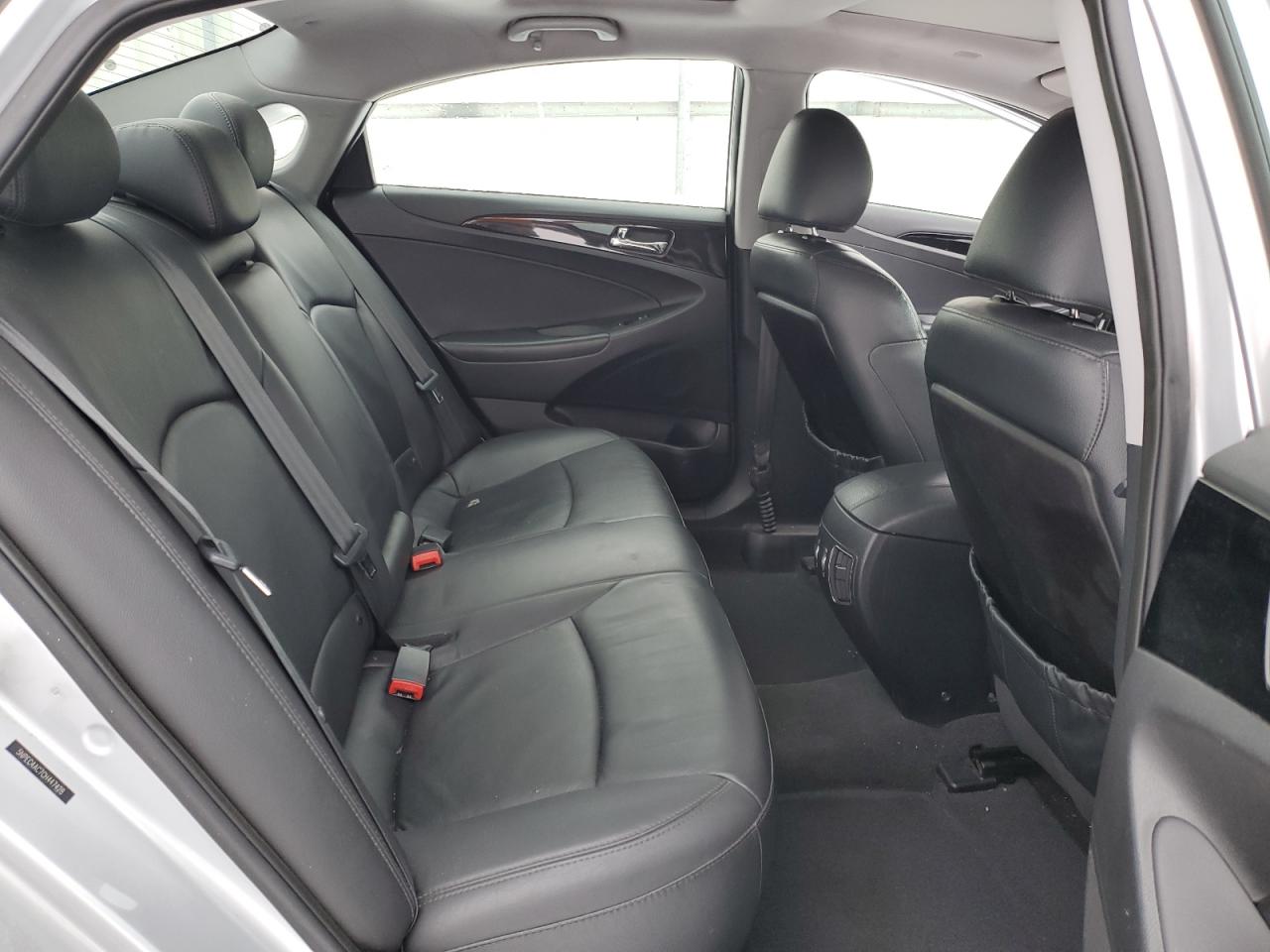 2012 Hyundai Sonata - Image 11