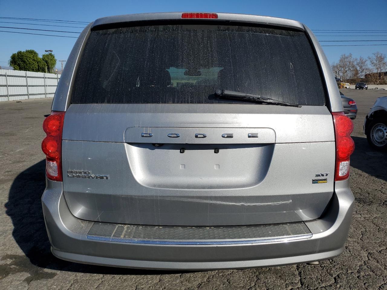 2018 Dodge Caravan - Image 6