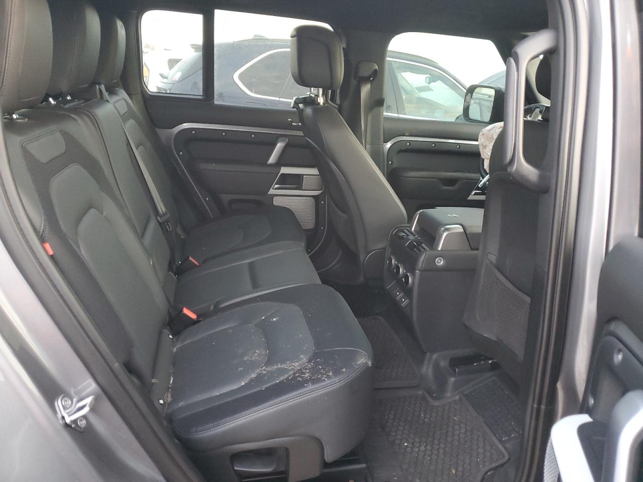 2023 Land Rover Defender - Image 10