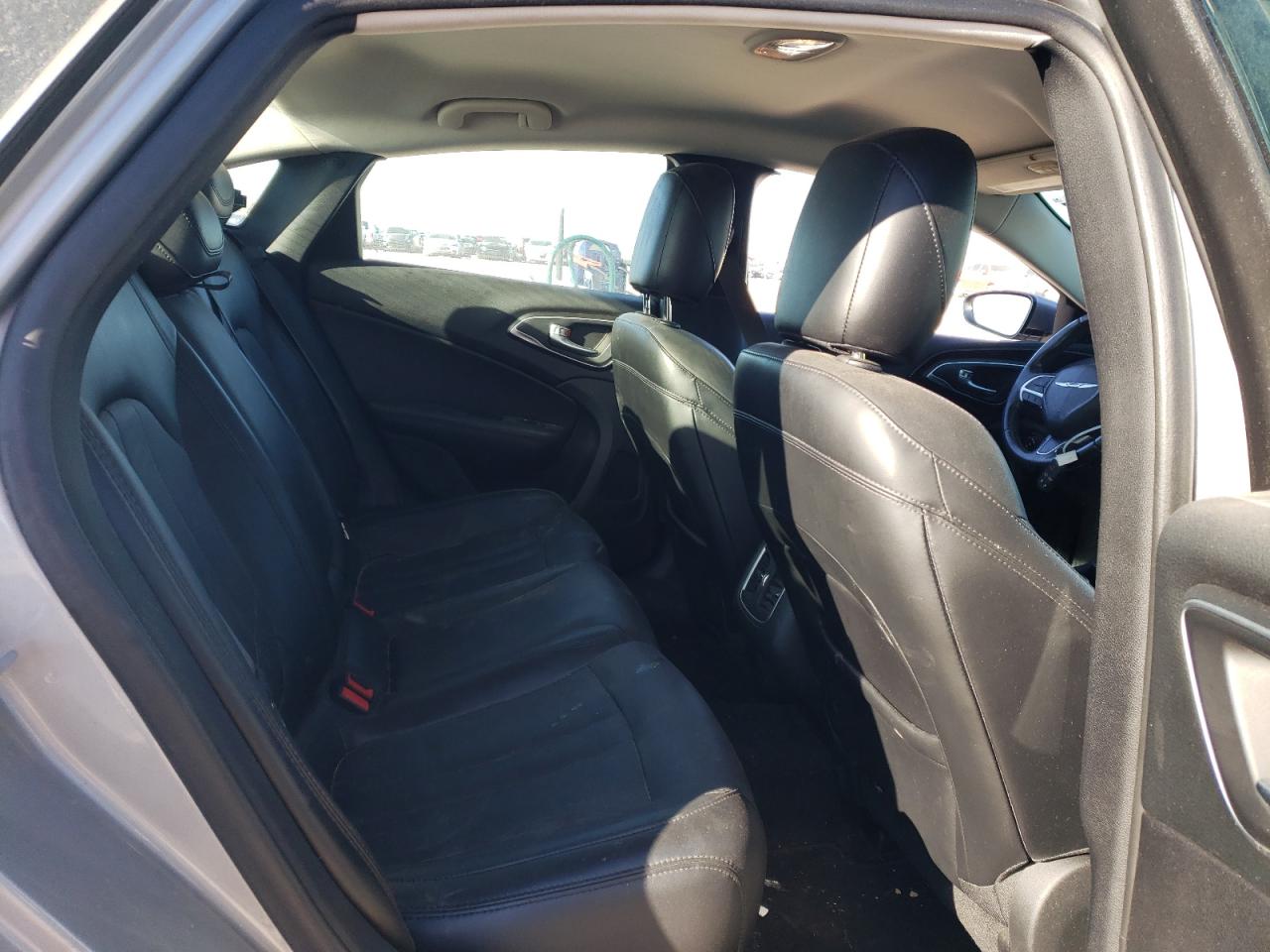 2015 Chrysler 200 - Image 10