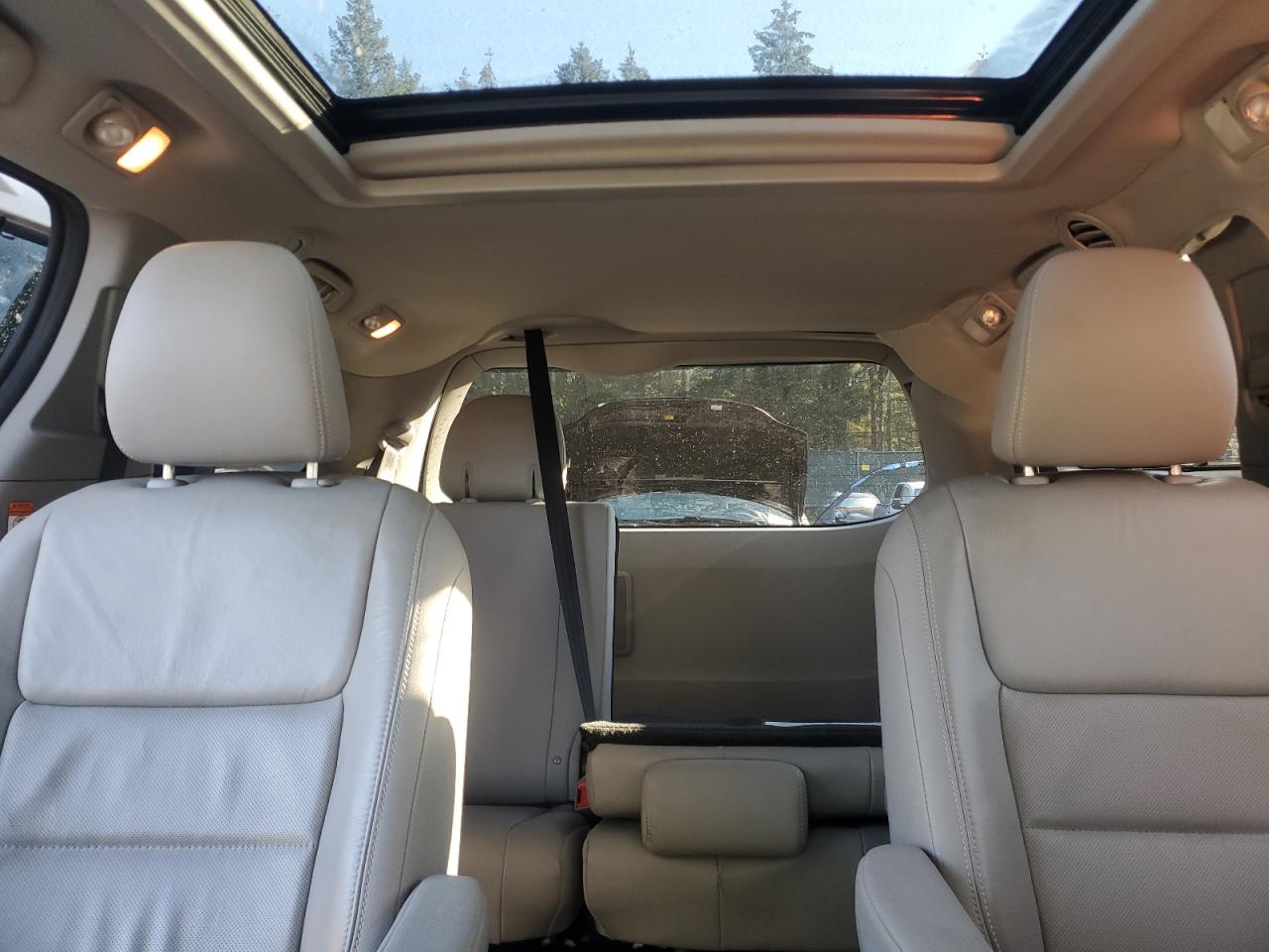 2016 Toyota Sienna - Image 10