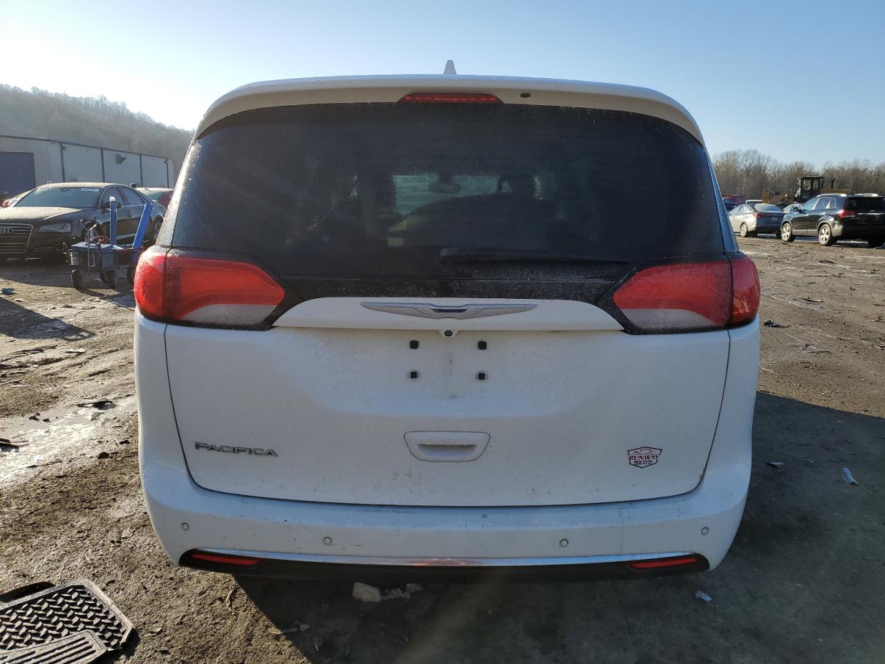 2017 Chrysler Pacifica - Image 6