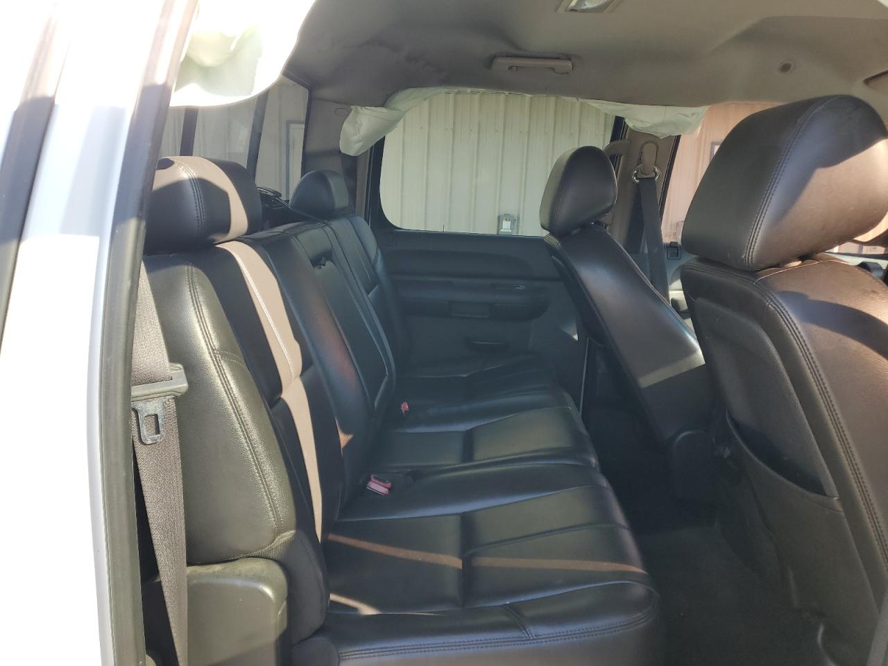2011 GMC Sierra - Image 10