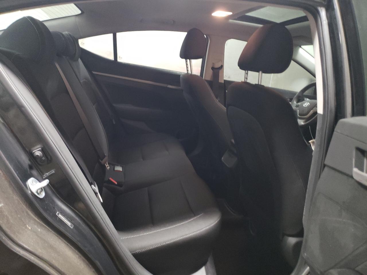2018 Hyundai Elantra - Image 10