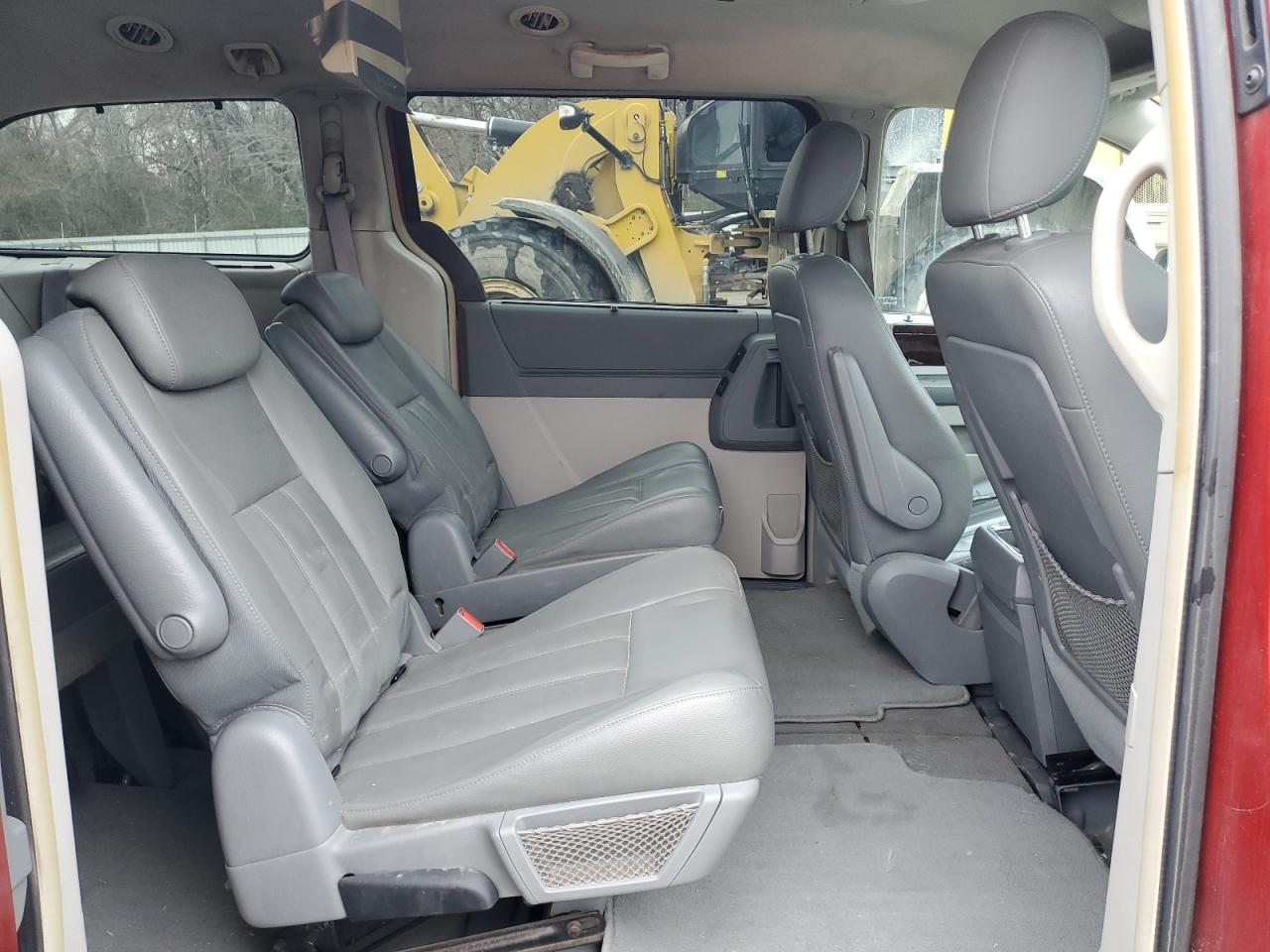 2010 Chrysler Town & Country - Image 11