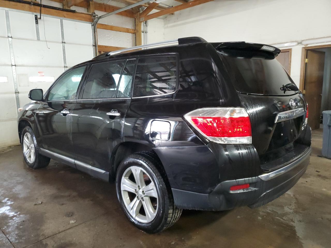 2013 Toyota Highlander - Image 2