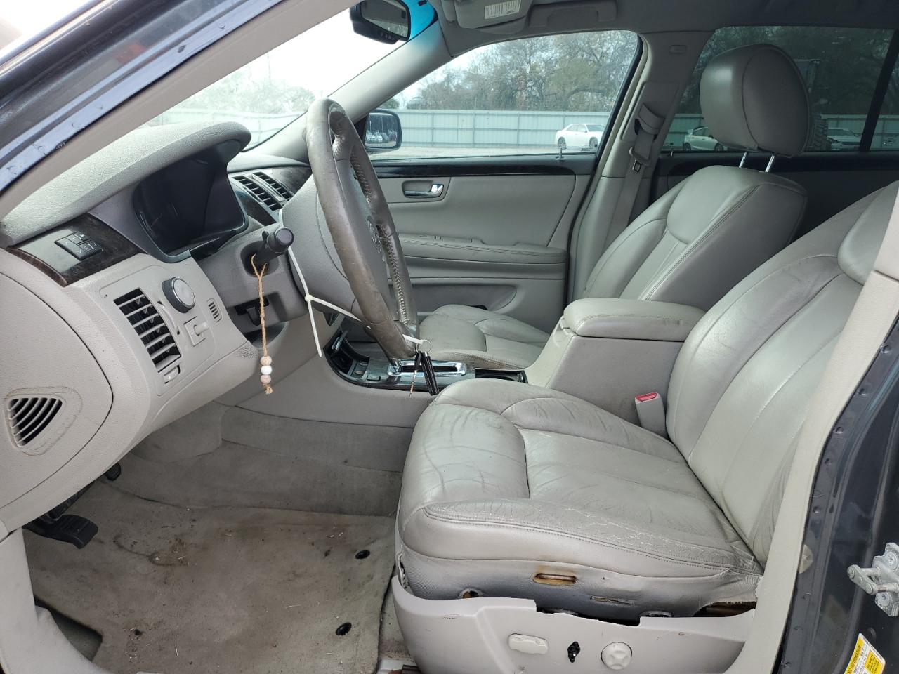 2010 Cadillac DTS - Image 7