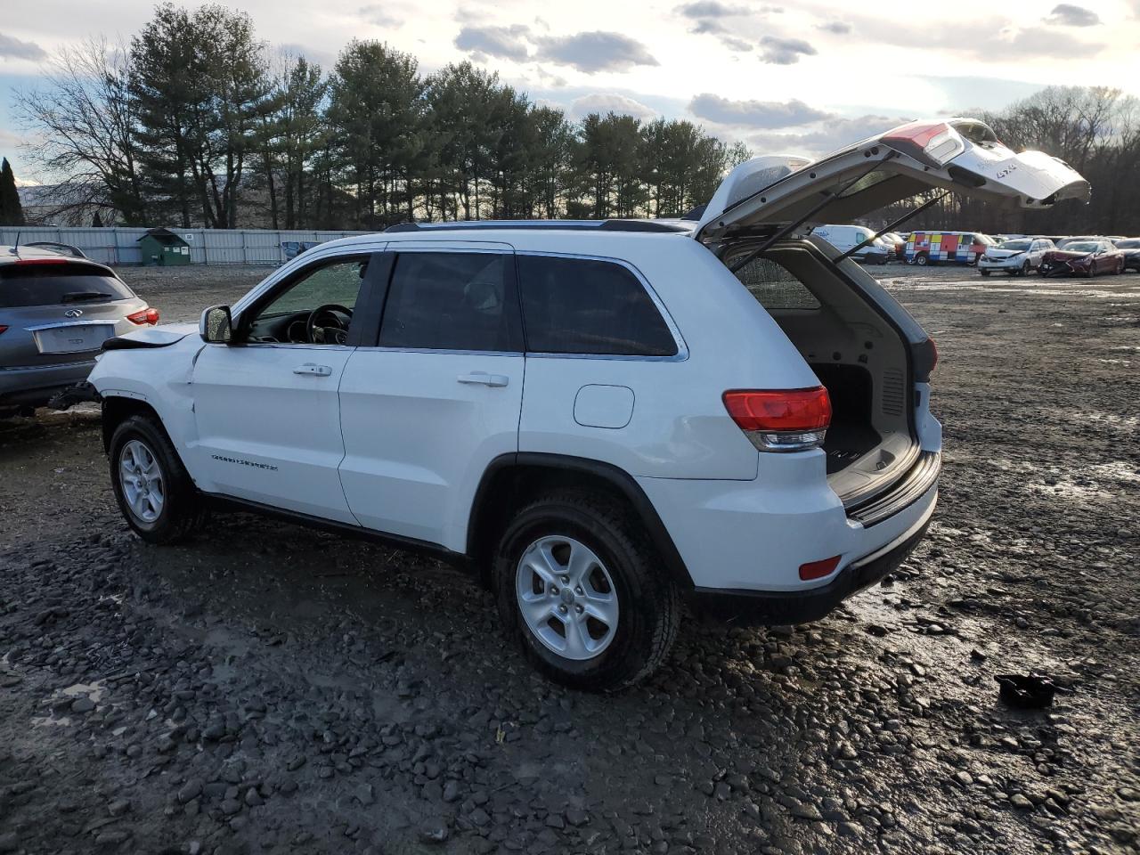 2015 Jeep Grand Cherokee - Image 2