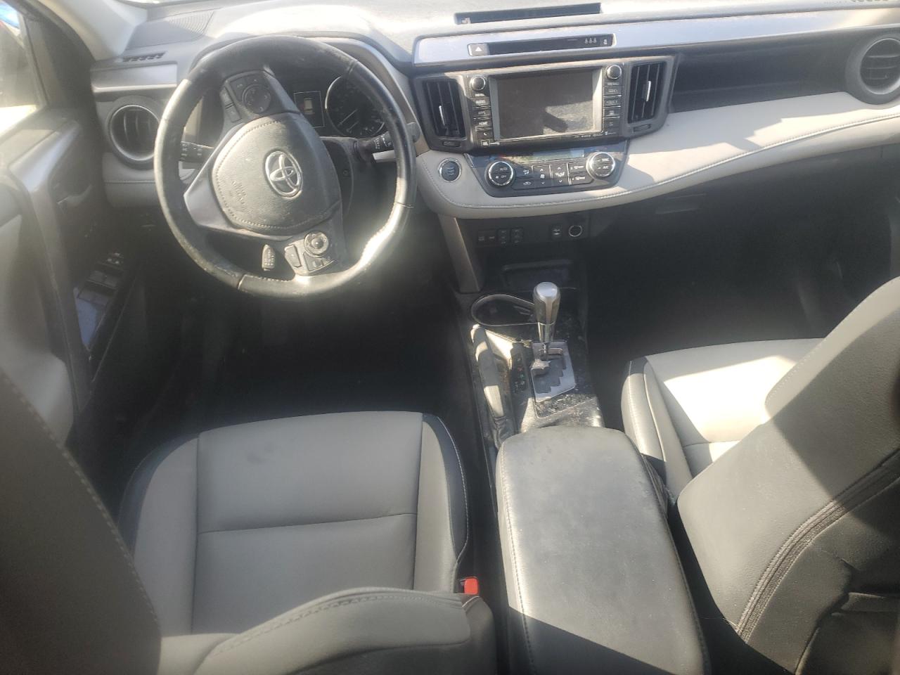 2017 Toyota RAV 4 - Image 8