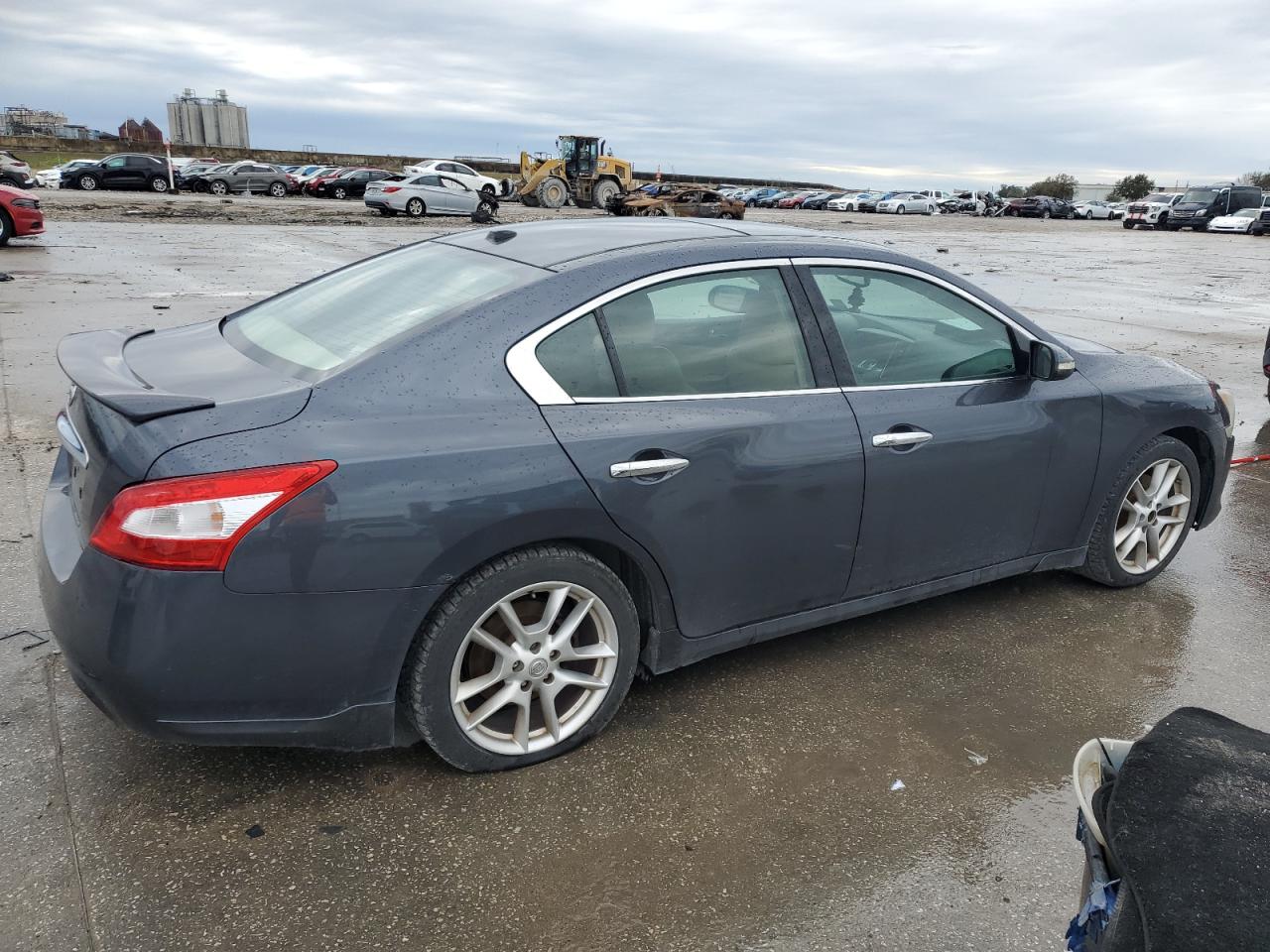 2009 Nissan Maxima - Image 3