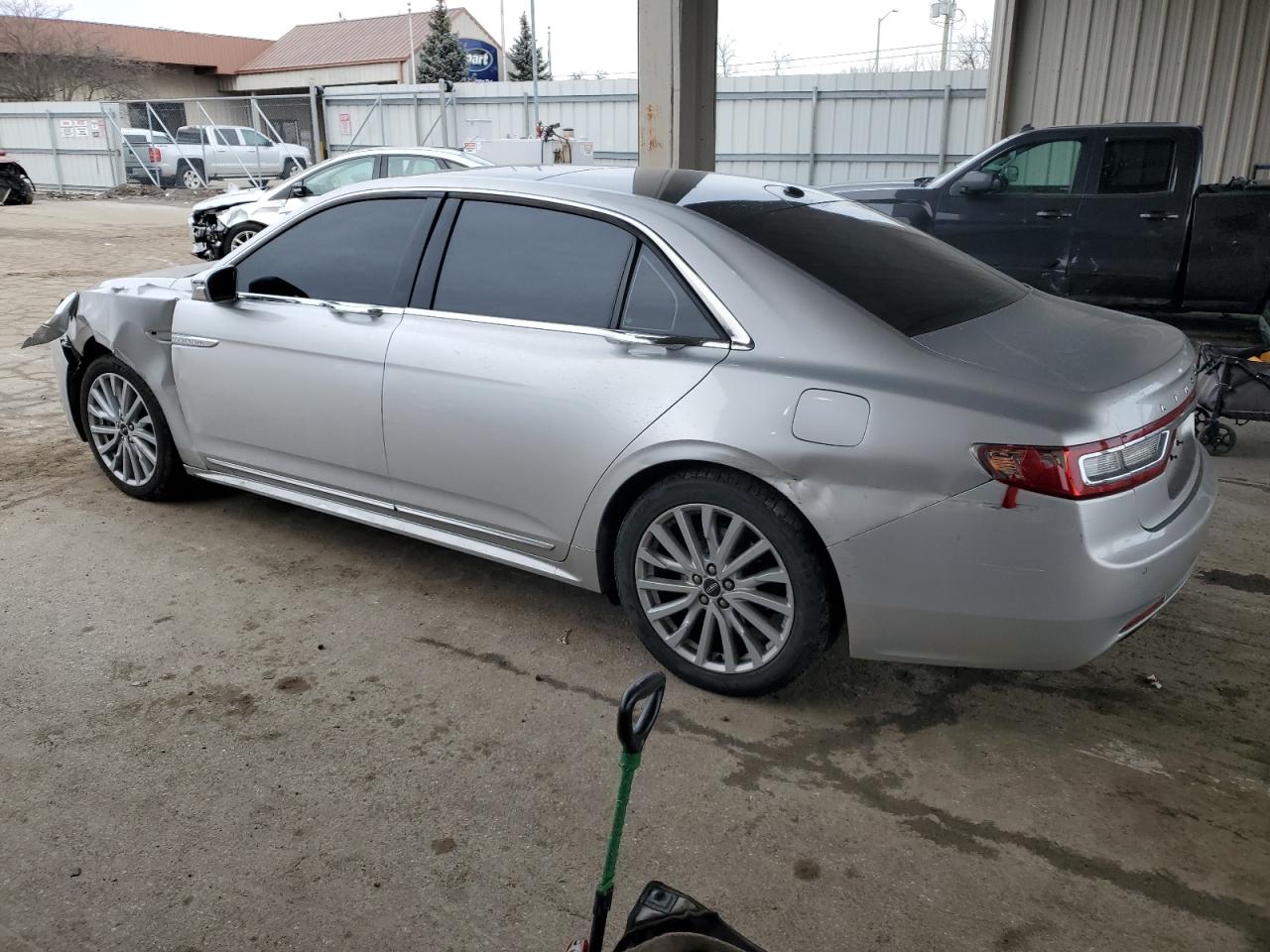 2017 Lincoln Continental - Image 2