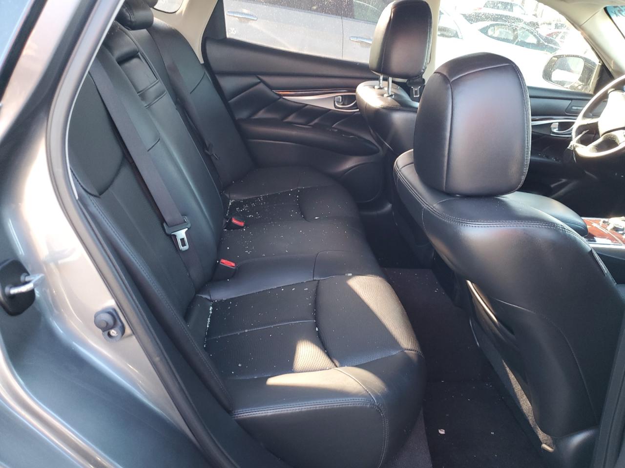 2018 Infiniti Q70 - Image 10