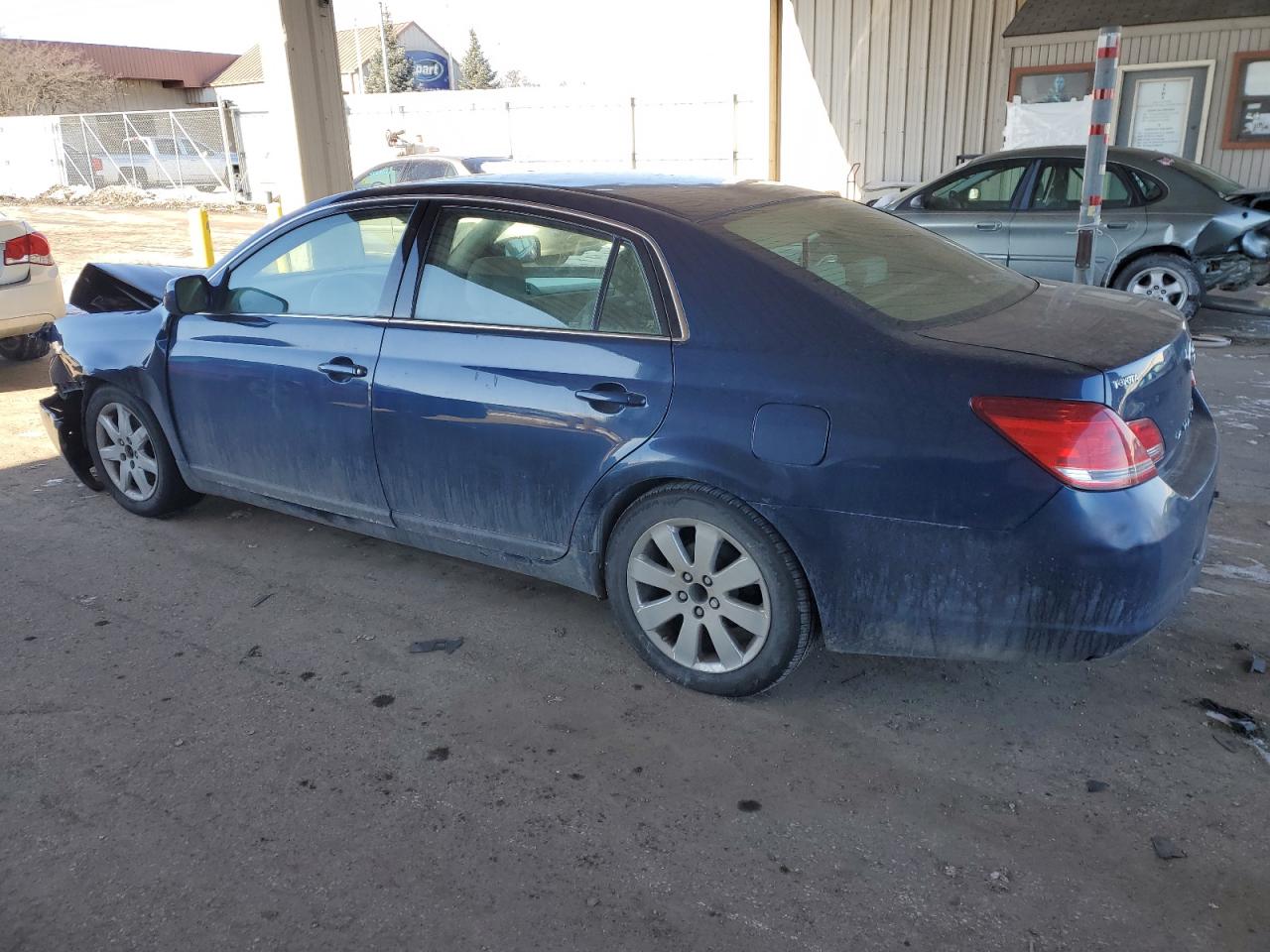 2005 Toyota Avalon - Image 2