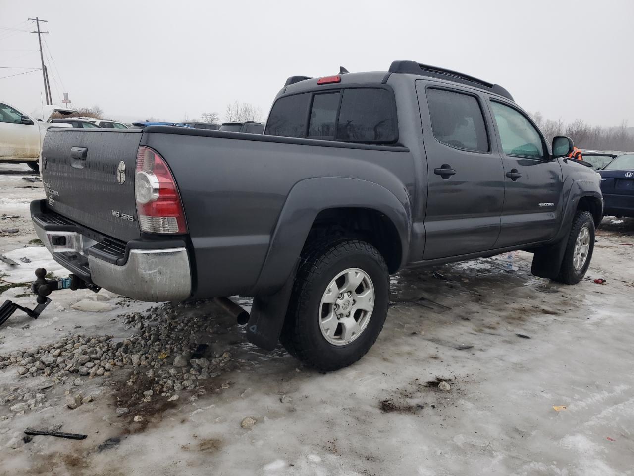 2015 Toyota Tacoma - Image 3