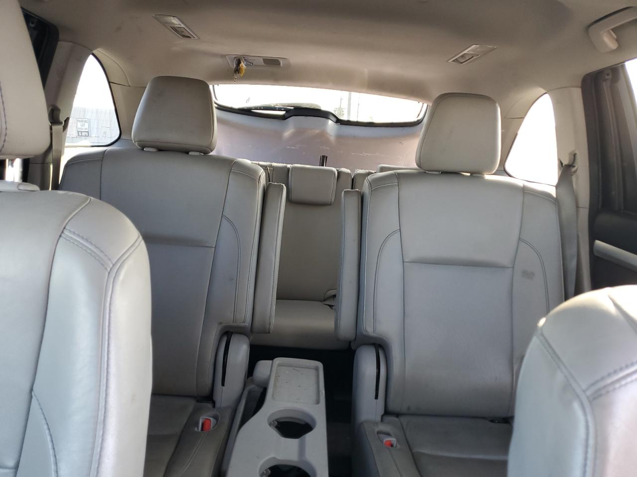 2017 Toyota Highlander - Image 10