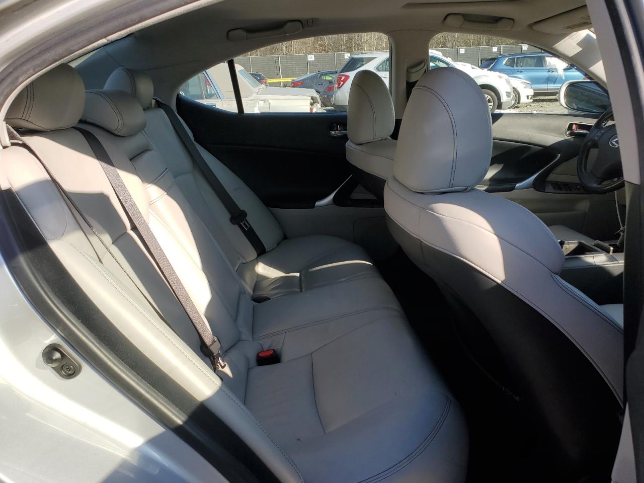 2010 Lexus IS - Image 10