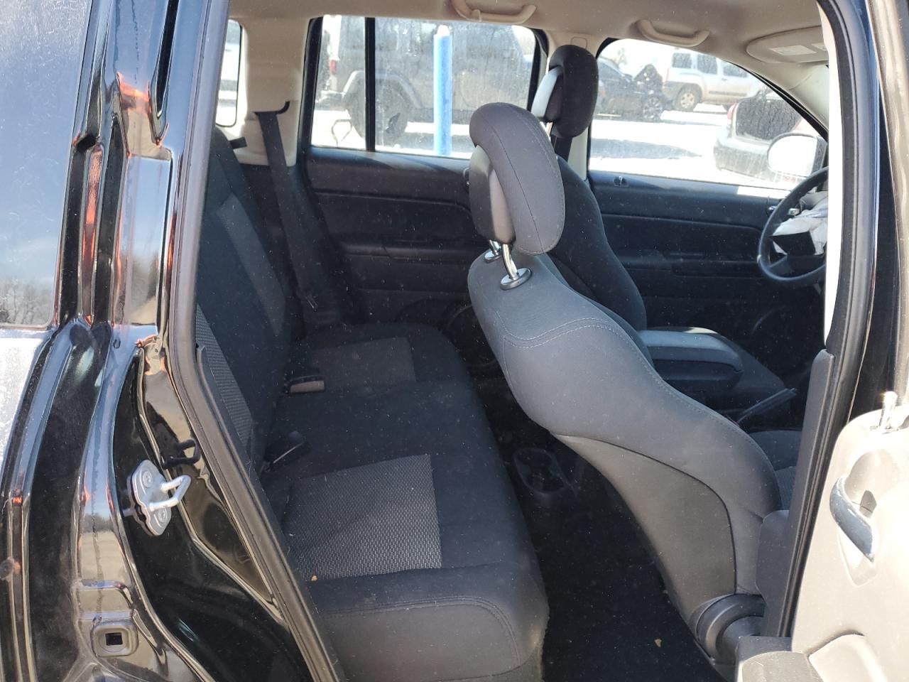 2010 Jeep Compass - Image 11