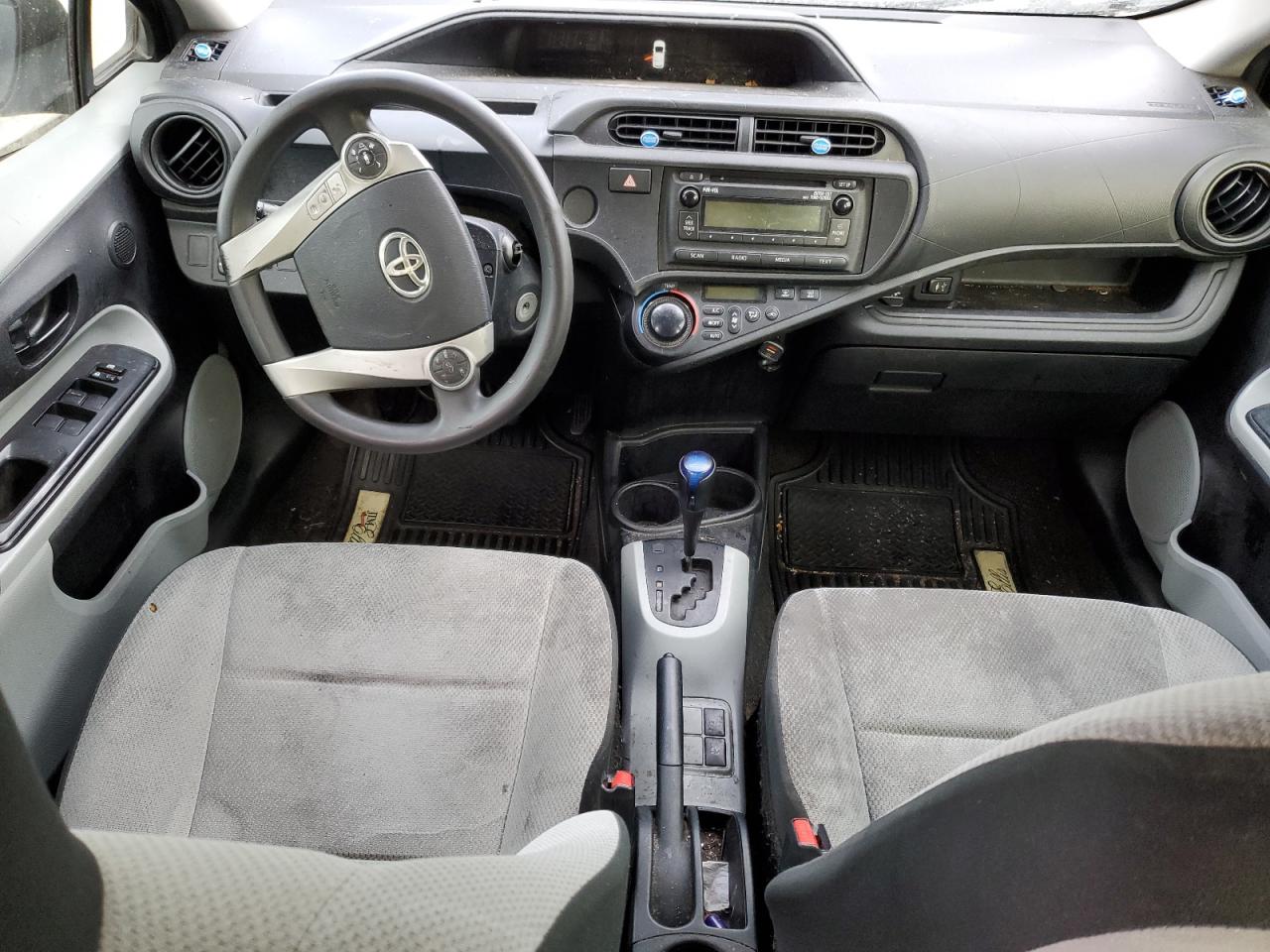 2013 Toyota Prius - Image 8