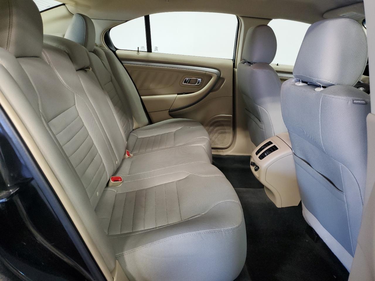 2014 Ford Taurus - Image 10