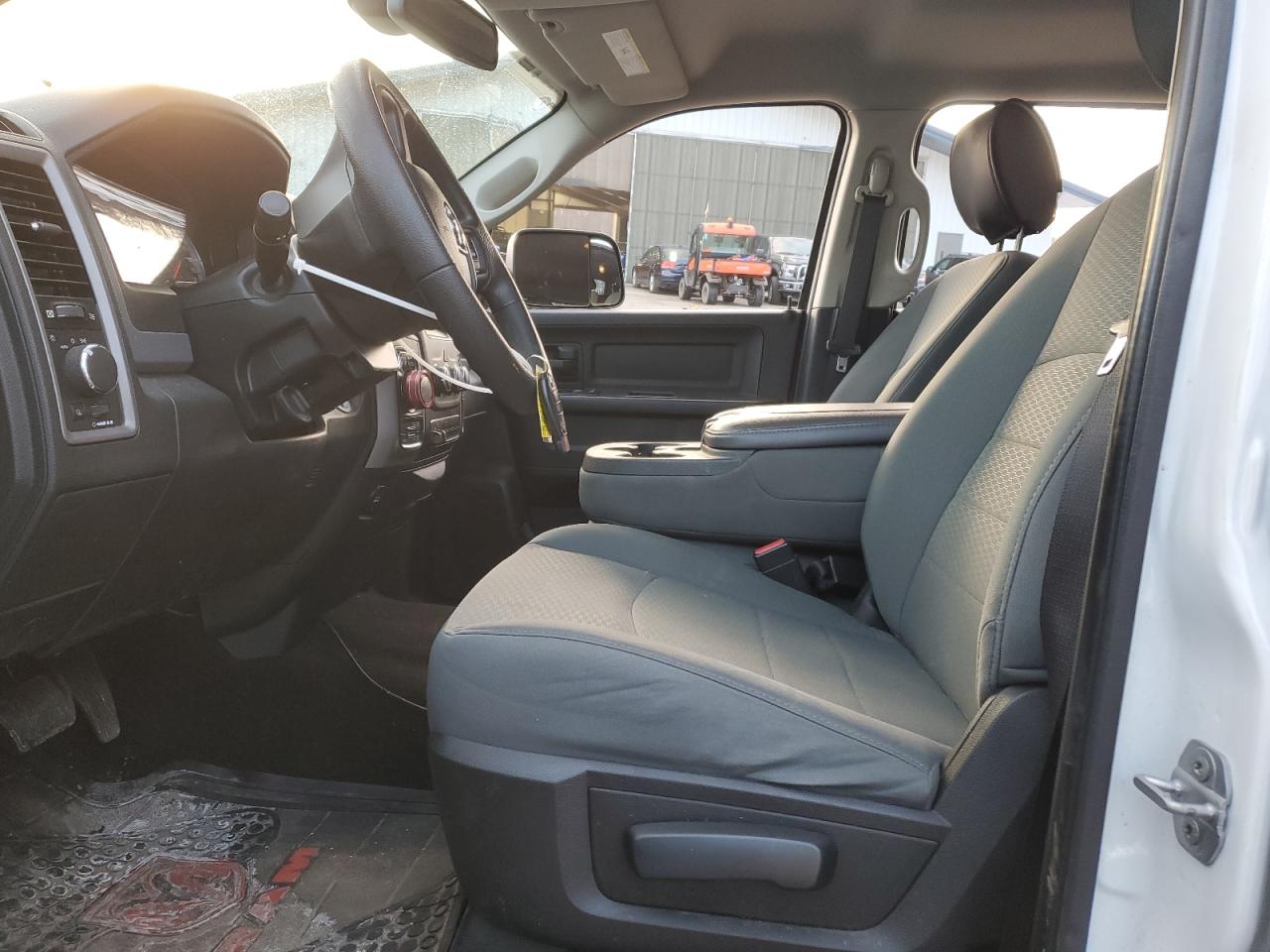 2015 RAM 1500 - Image 7