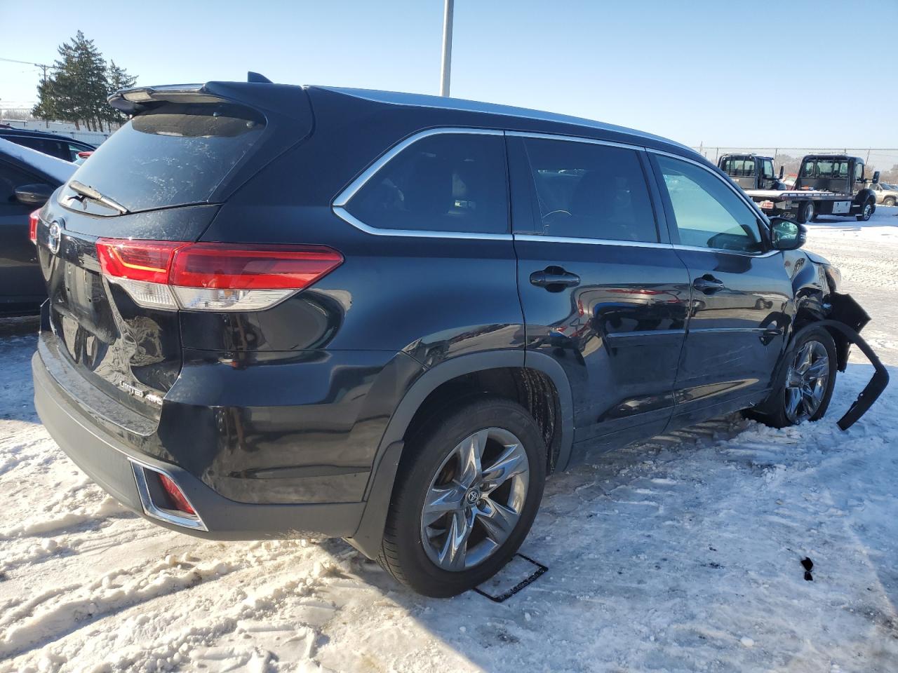 2017 Toyota Highlander - Image 3