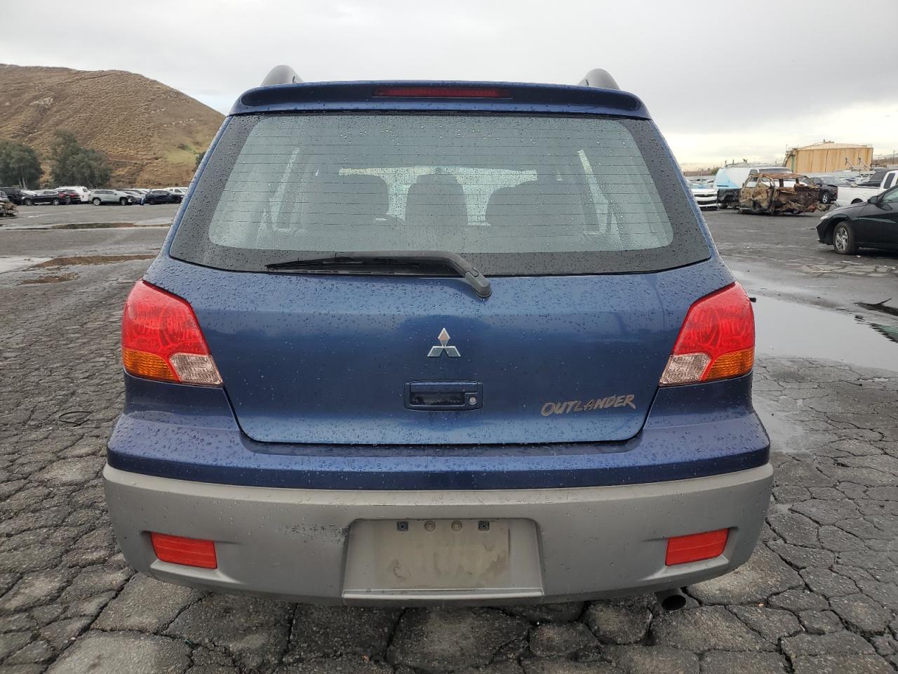 2003 Mitsubishi Outlander - Image 6