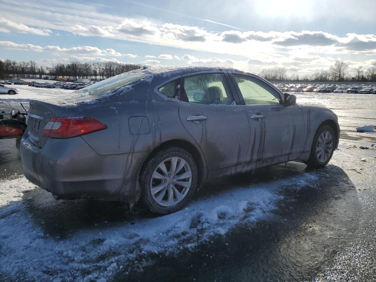 2011 Infiniti M - Image 3