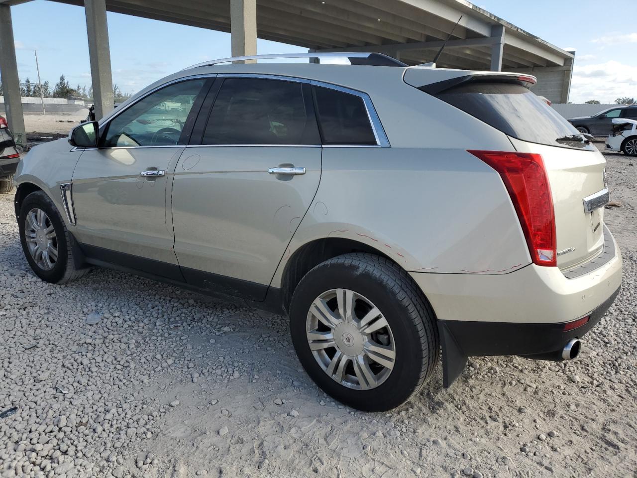 VIN 3GYFNGE32DS587401 2013 CADILLAC SRX no.2