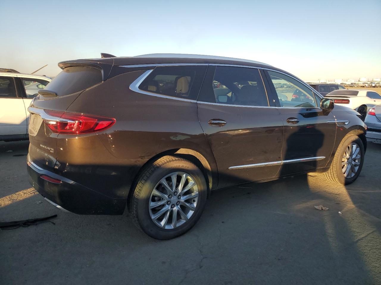 VIN 5GAEVBKW2JJ163363 2018 BUICK ENCLAVE no.3