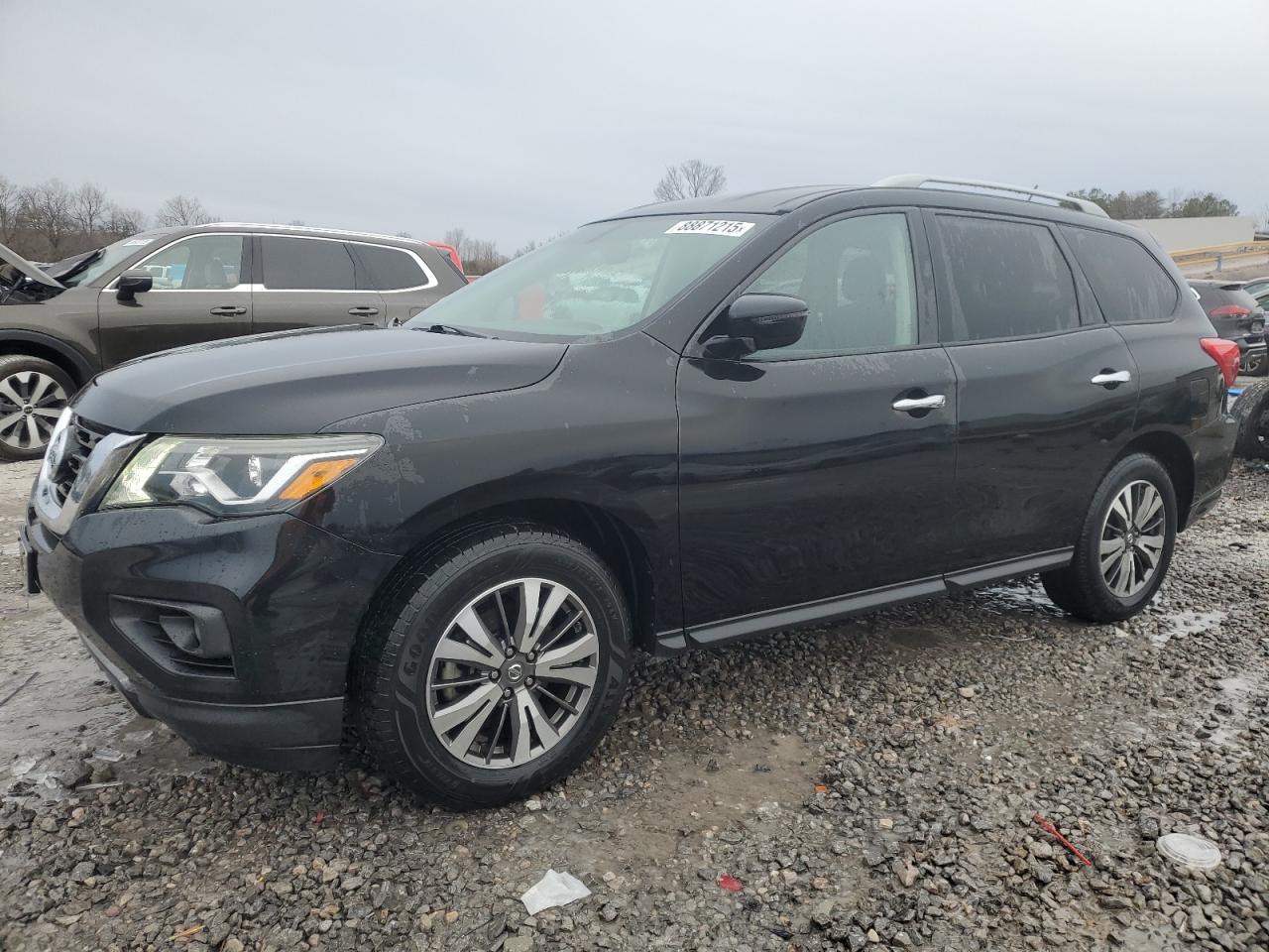 2017 Nissan Pathfinder - Image 1