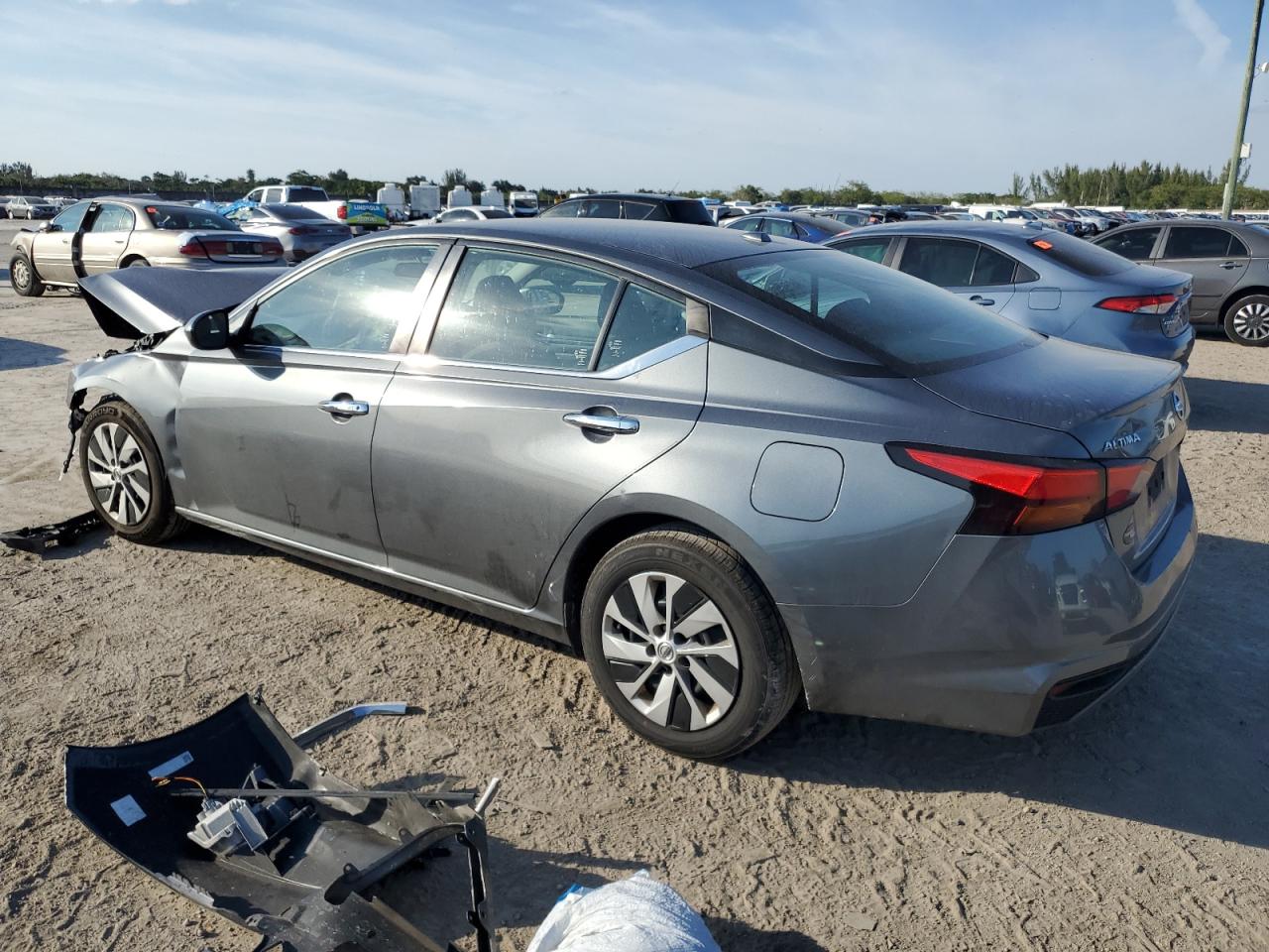 2020 Nissan Altima - Image 2