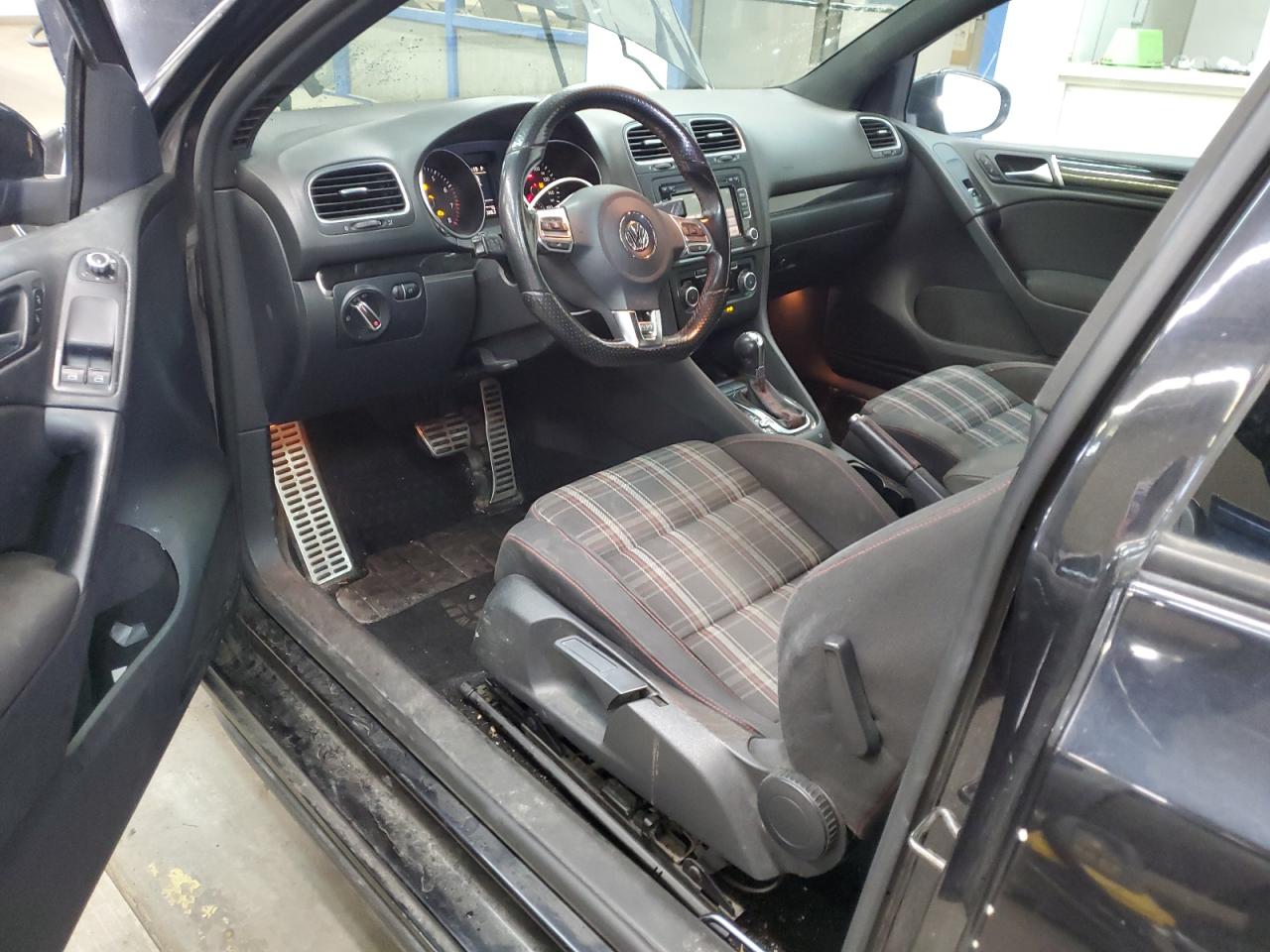 2010 Volkswagen GTI - Image 8