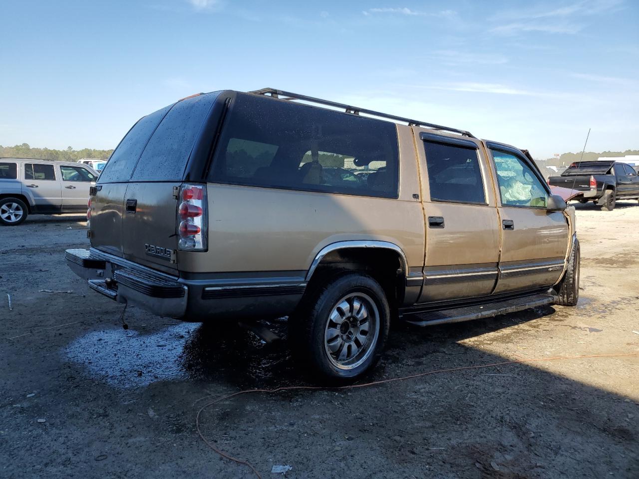 1999 Chevrolet Suburban - Image 3
