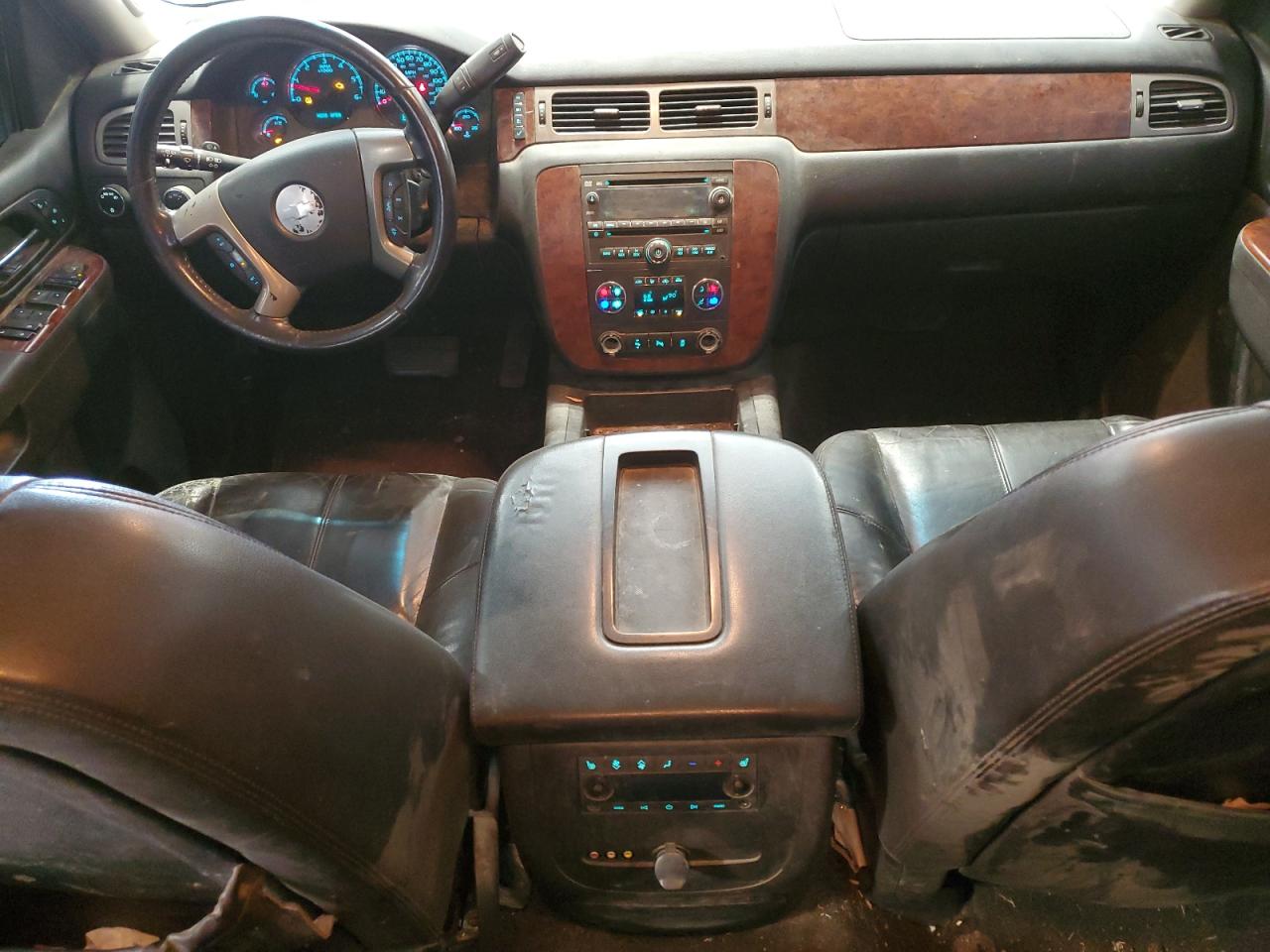 2014 Chevrolet Suburban - Image 8
