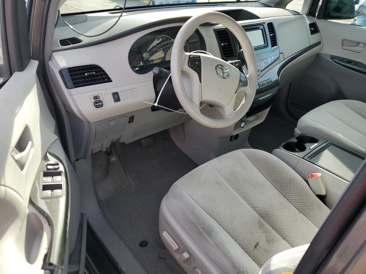 2014 Toyota Sienna - Image 8