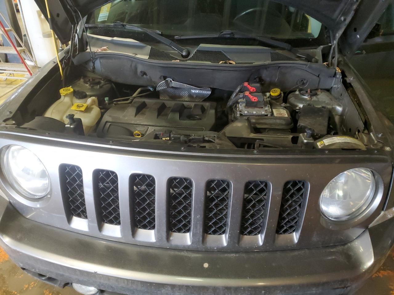 2011 Jeep Liberty (Patriot) - Image 12