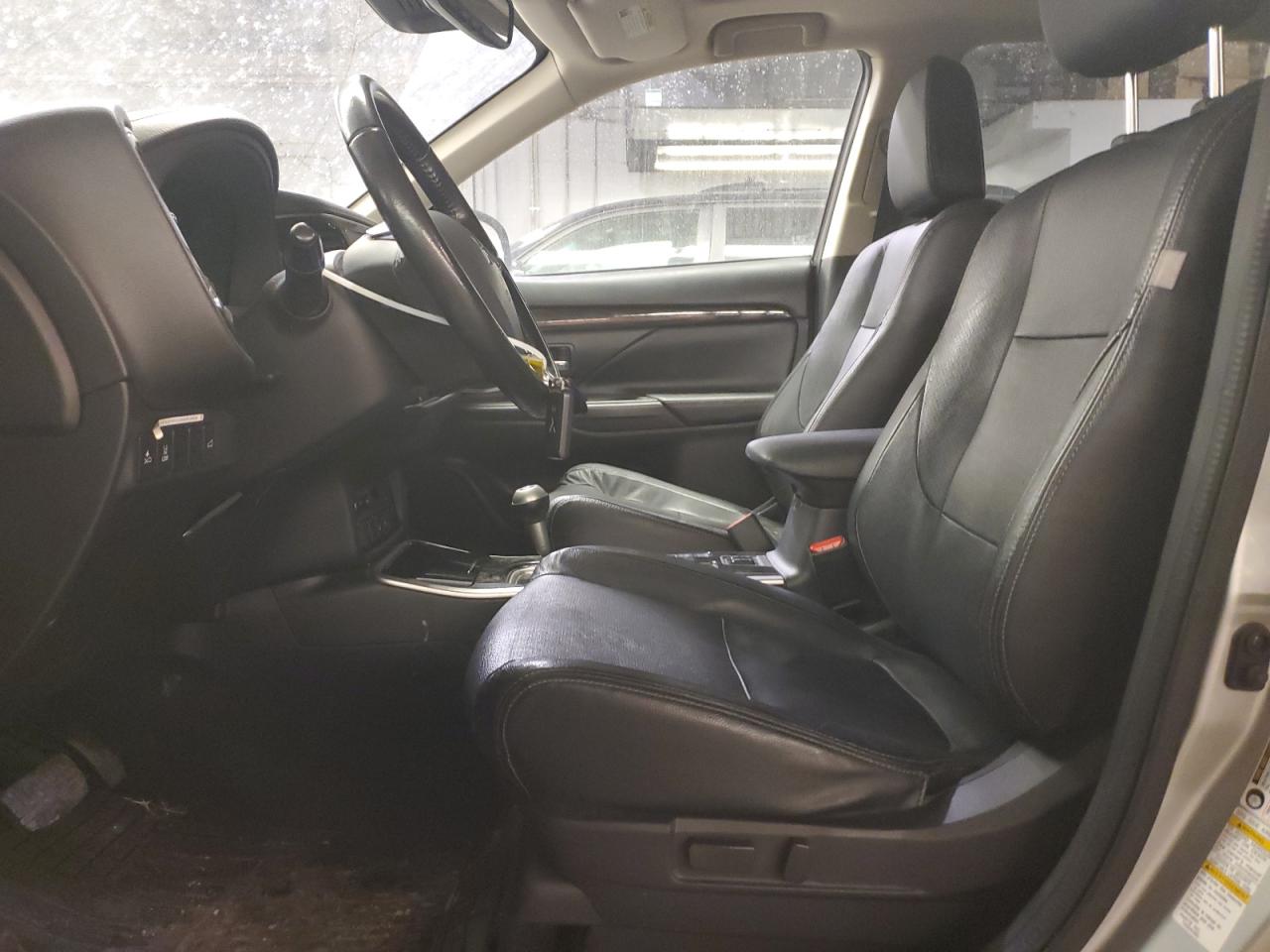2018 Mitsubishi Outlander - Image 7