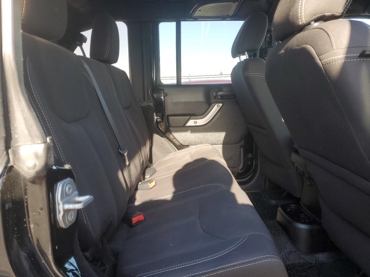 2016 Jeep Wrangler - Image 11