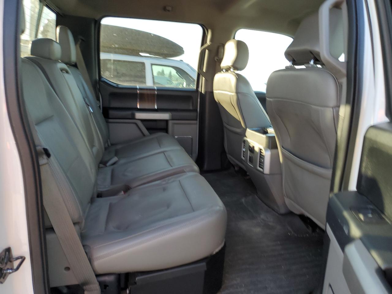 2015 Ford F-150 - Image 10