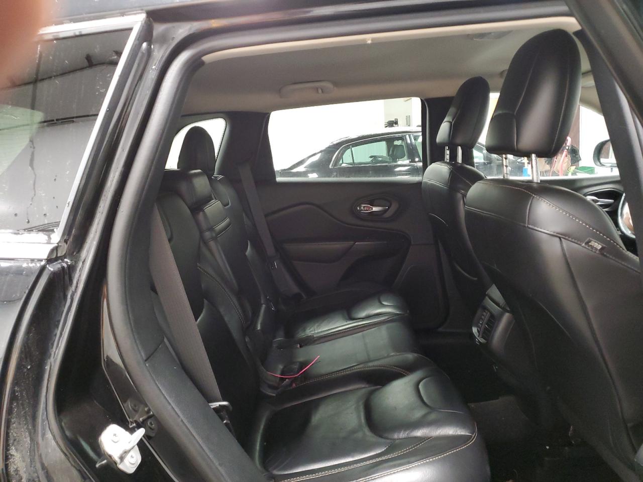 2017 Jeep Grand Cherokee - Image 11
