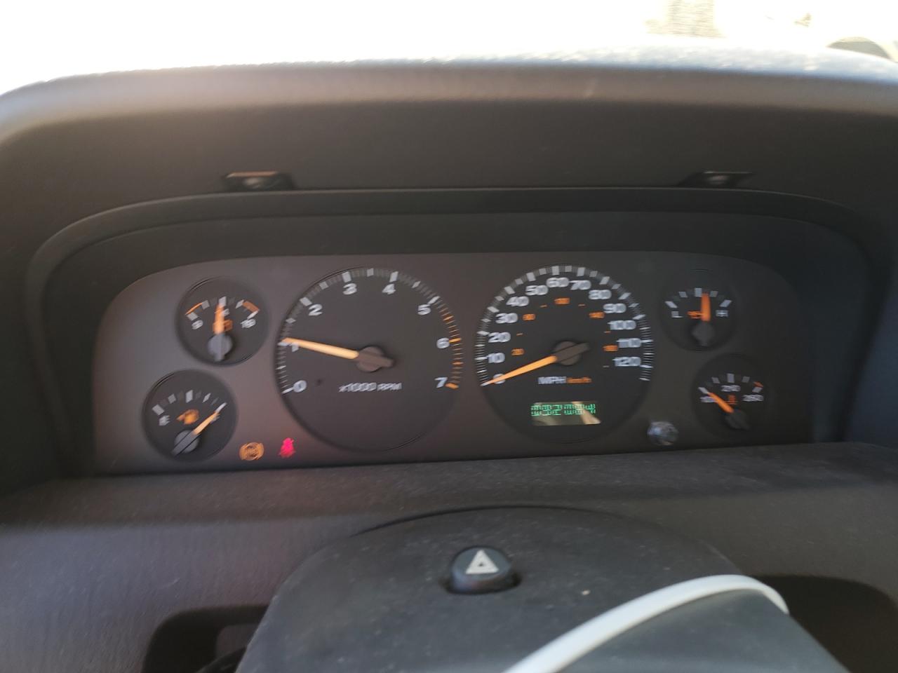 2004 Jeep Grand Cherokee - Image 9