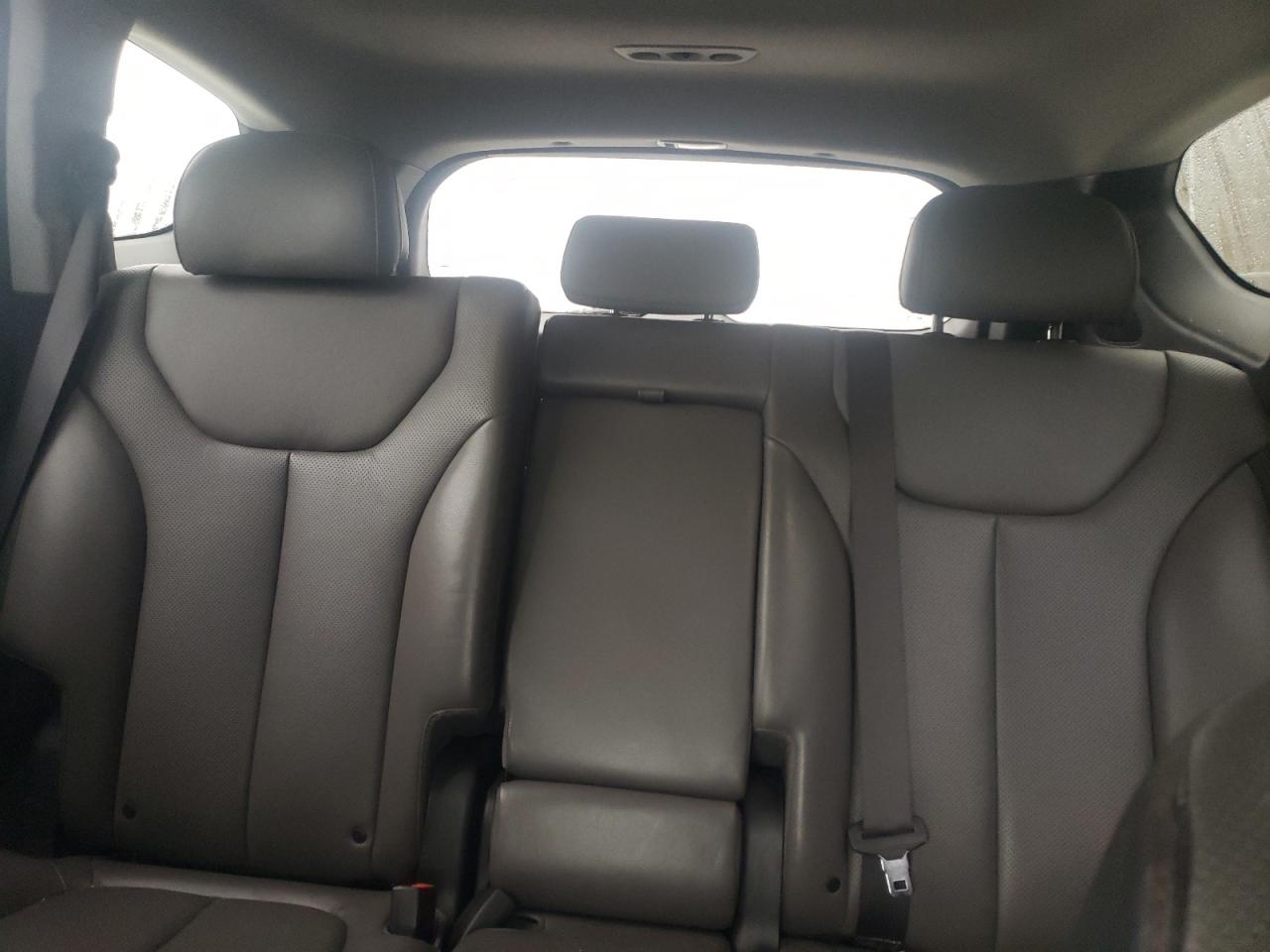 2020 Hyundai Santa Fe - Image 10