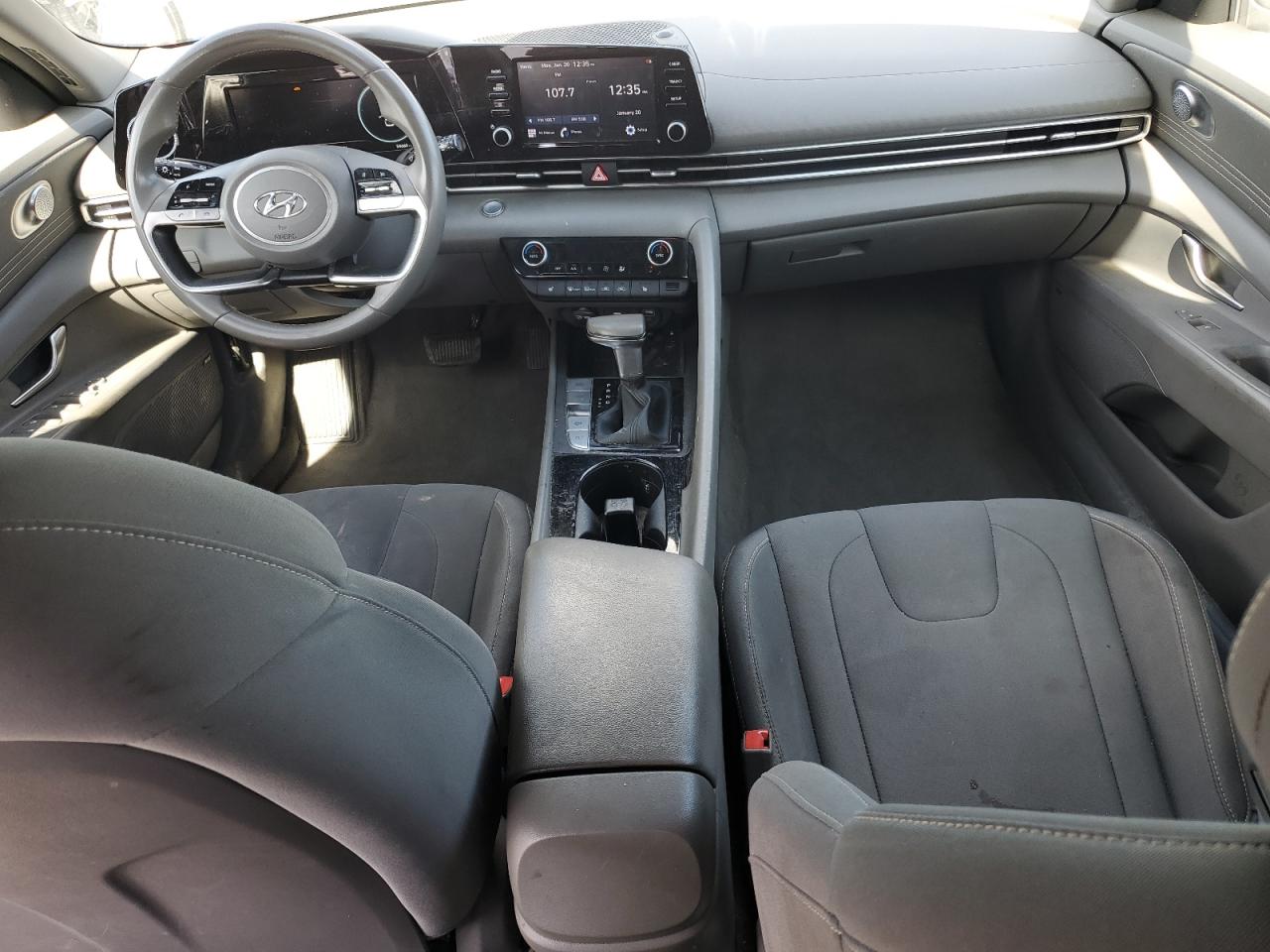 2022 Hyundai Elantra - Image 8