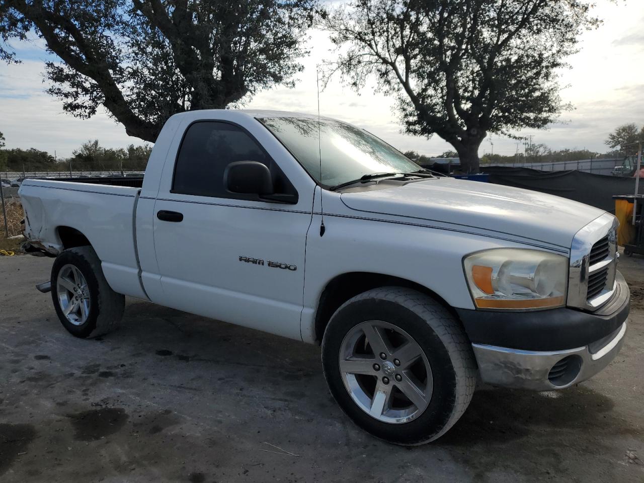2006 Dodge RAM - Image 4