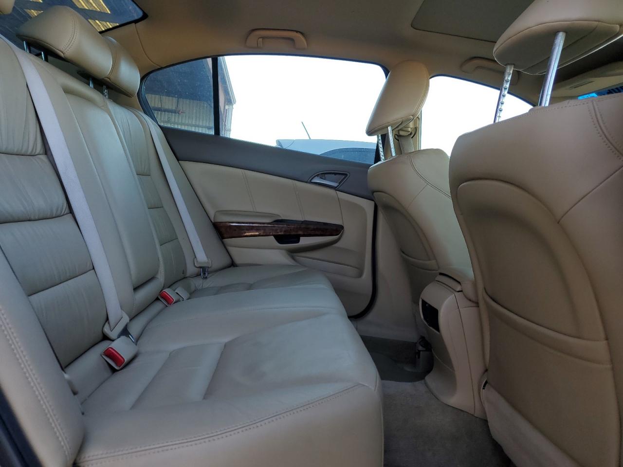 2010 Honda Accord - Image 10