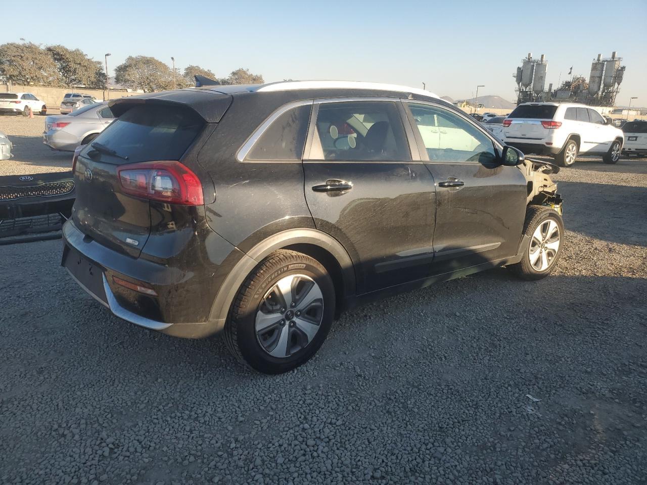 VIN KNDCB3LC1J5162285 2018 KIA NIRO no.3