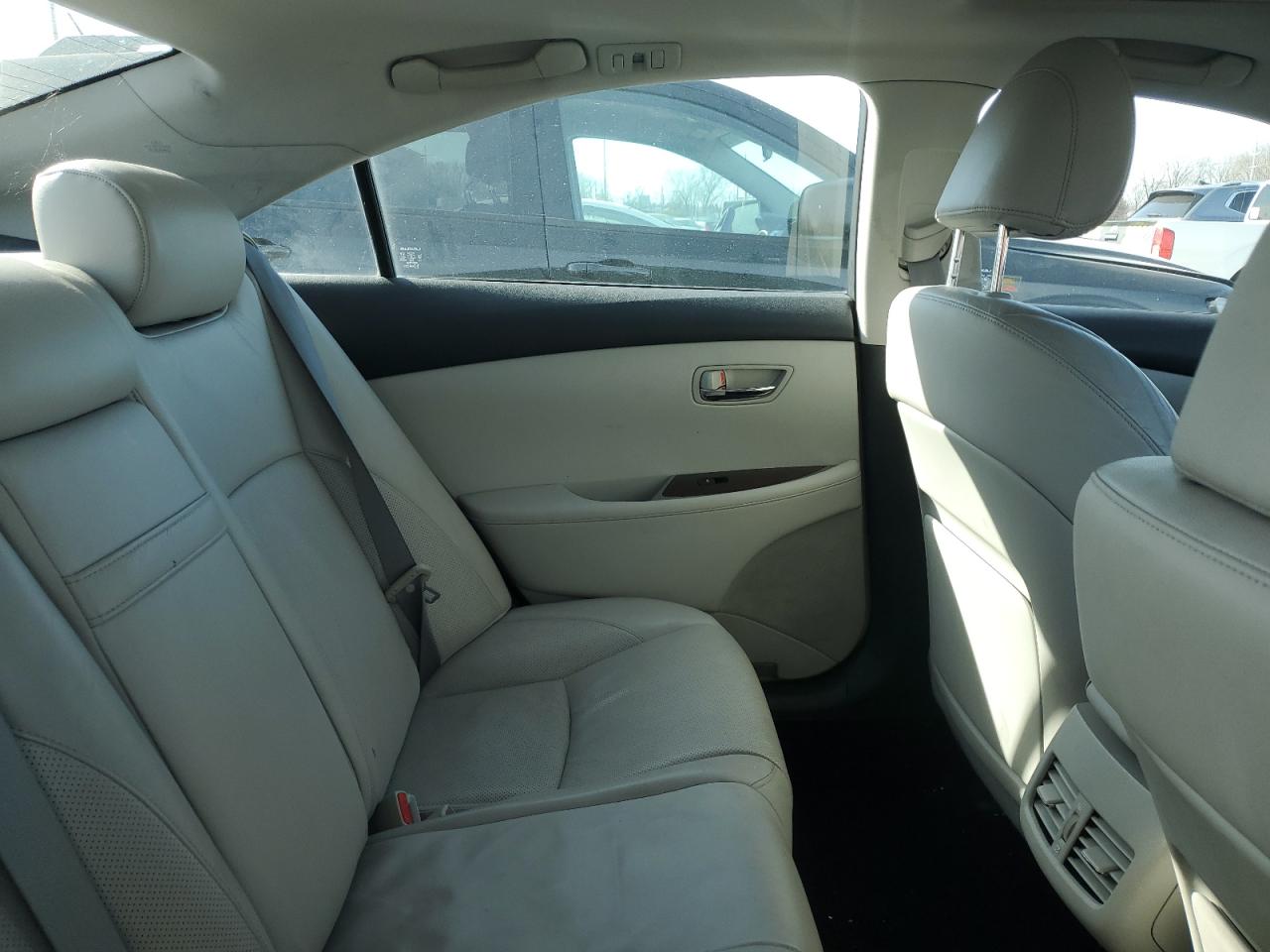 2010 Lexus ES - Image 10