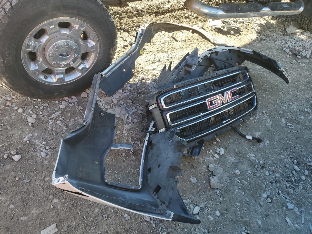 2015 GMC Yukon - Image 13